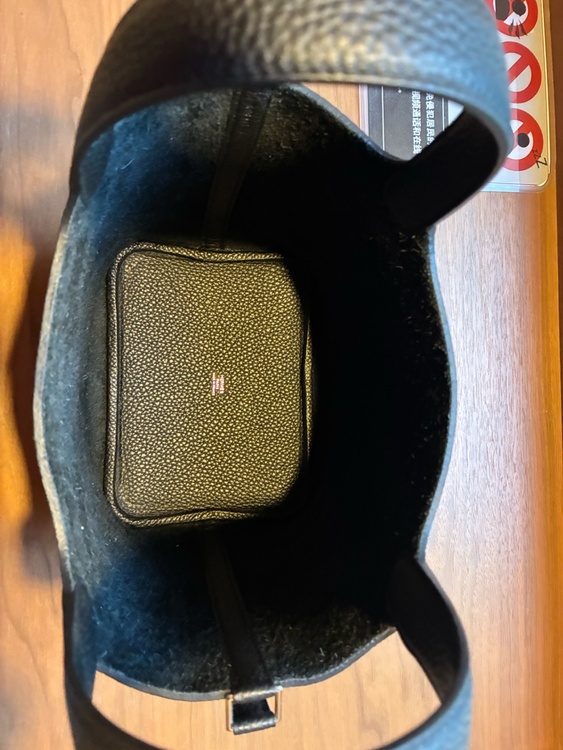 ピコタンロックPMトリヨンクレマンス  ノワール  K刻印（ブランドバッグ）の商品画像 - 査定依頼日：2026年4月17日 - 最高査定価格：750,000円