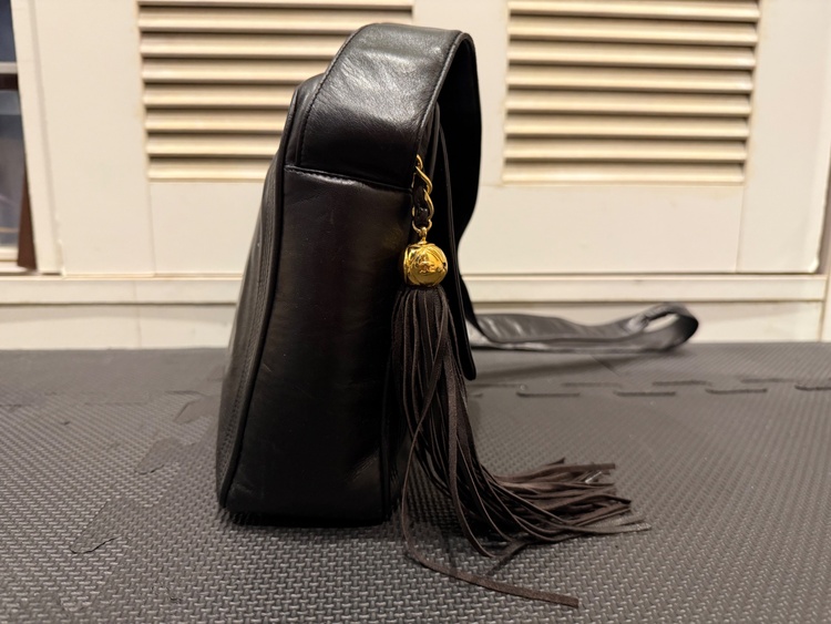 【3番台/美品】シャネル ラムスキン デカココ フリンジ ショルダーバッグ 黒（ブランドバッグ）の商品画像 - 査定依頼日：2026年9月5日 - 最高査定価格：170,000円