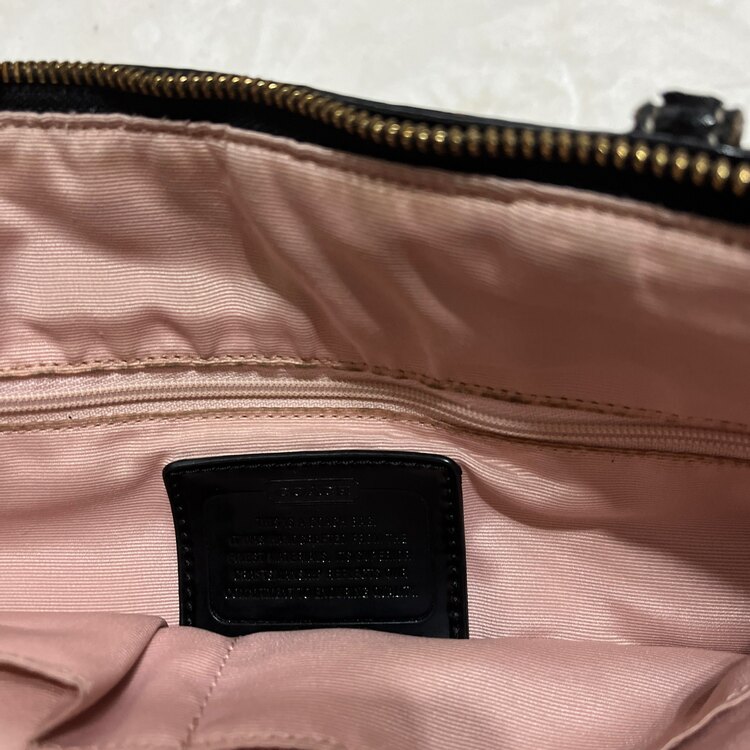 シグネチャー トートバッグ F20018（ブランドバッグ）の商品画像 - 査定依頼日：2025年1月6日 - 最高査定価格：1,000円