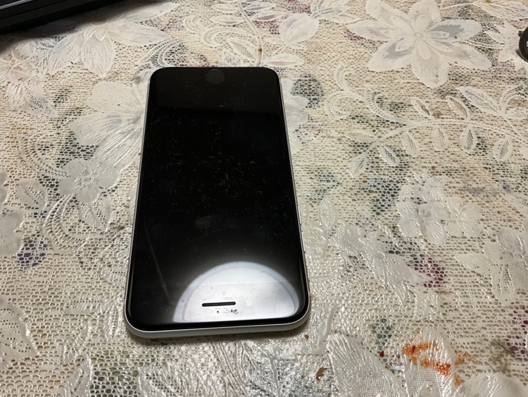 iPhone SE (第 3 世代) 64GB au（スマホ）の商品画像 - 査定依頼日：2026年1月18日 - 最高査定価格：35,000円