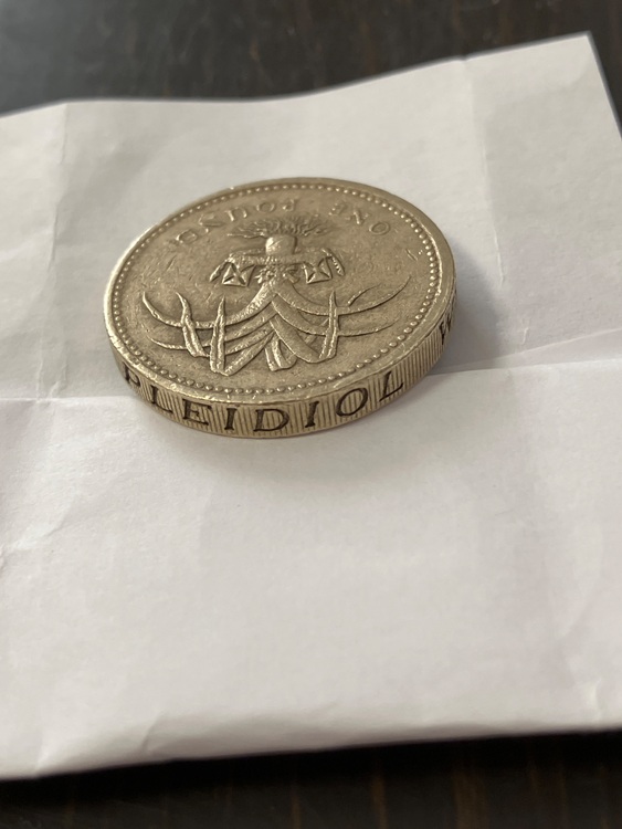 イギリス 1985年 1ポンド 逆エッジエラー（美術品・骨董品）の商品画像 - 査定依頼日：2025年11月17日 - 最高査定価格：20,000円