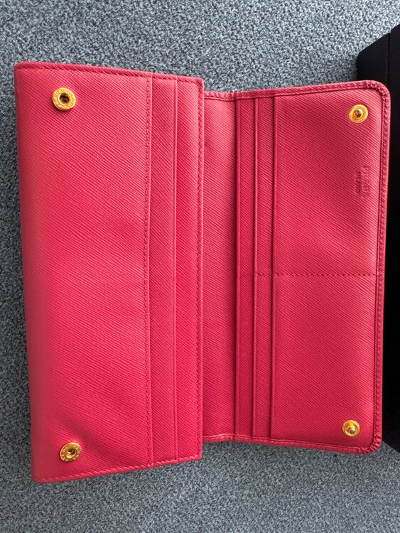 サフィアーノ　長財布　（ブランド財布・小物）の商品画像 - 査定依頼日：2025年5月7日 - 最高査定価格：20,000円