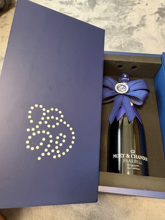 シャンパン モエ・エ・シャンドン （お酒）の商品画像 - 査定依頼日：2026年4月15日 - 最高査定価格：3,000円