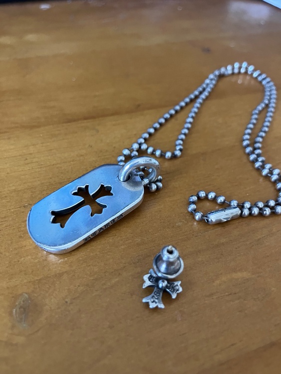 CHROME HEARTS CHプラススタッドピアス withダイヤモンド シル（古着・ファッション）の商品画像 - 査定依頼日：2026年4月24日 - 最高査定価格：155,000円