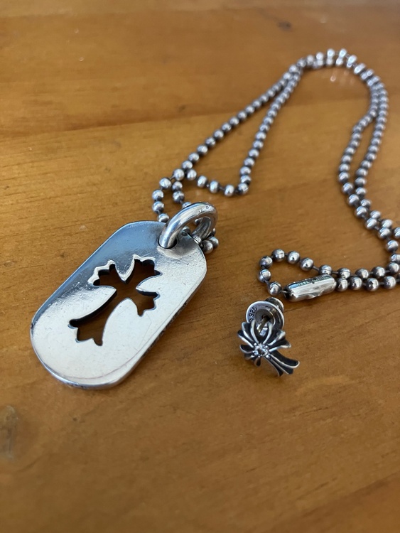 CHROME HEARTS CHプラススタッドピアス withダイヤモンド シル（古着・ファッション）の商品画像 - 査定依頼日：2026年4月24日 - 最高査定価格：155,000円