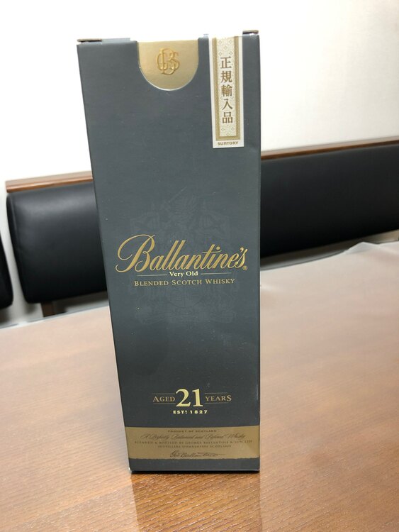 バランタイン２１年正規輸入品未開封（お酒）の商品画像 - 査定依頼日：2025年3月22日 - 最高査定価格：5,500円
