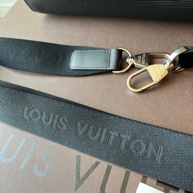 ルイヴィトン タイガ （ブランドバッグ）の商品画像 - 査定依頼日：2025年7月9日 - 最高査定価格：70,000円