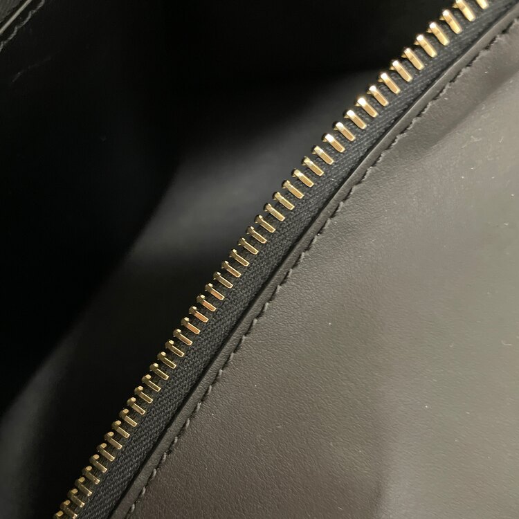 ジバンシィ  （ブランドバッグ）の商品画像 - 査定依頼日：2025年3月18日 - 最高査定価格：60,000円