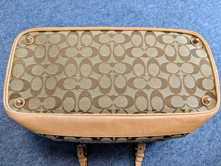 4M-7052（ブランドバッグ）の商品画像 - 査定依頼日：2025年2月13日 - 最高査定価格：5,000円