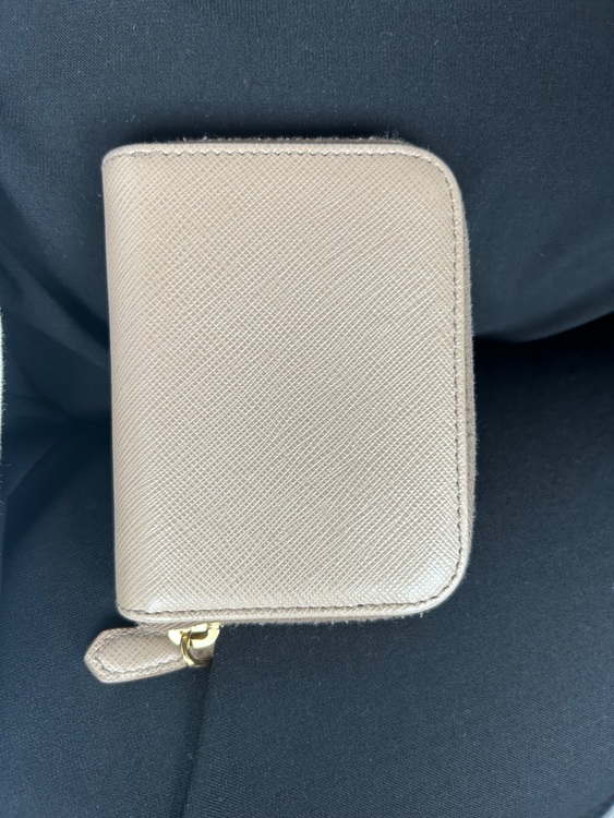 1M0268（ブランド財布・小物）の商品画像 - 査定依頼日：2025年6月13日 - 最高査定価格：5,000円