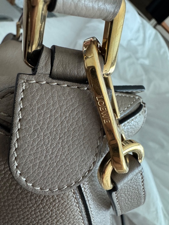 LOEWE パズルエッジ バッグ スモール（ソフトグレインカーフ）（ブランドバッグ）の商品画像 - 査定依頼日：2026年8月19日 - 最高査定価格：160,000円