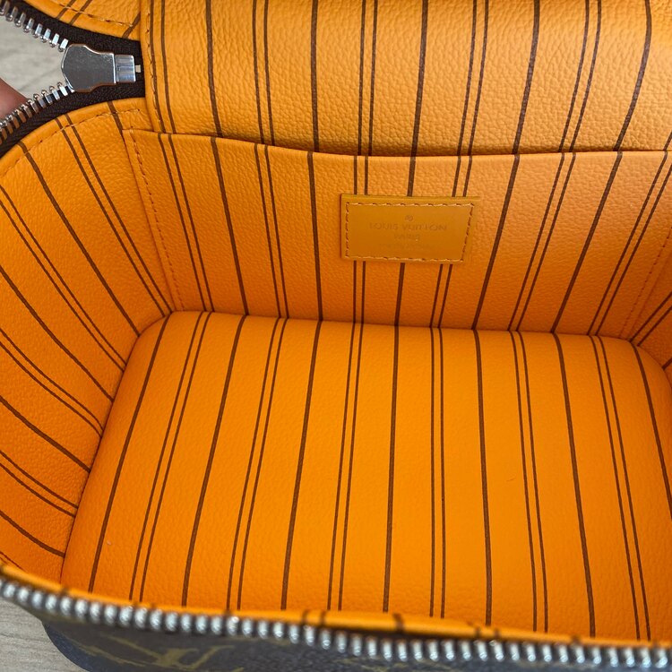 バニティニースミニ（ブランドバッグ）の商品画像 - 査定依頼日：2025年2月20日 - 最高査定価格：125,000円