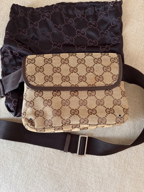 GUCCIのヴィンテージ GGキャンバス・ウエストバッグ（ブランドバッグ）の商品画像 - 査定依頼日：2026年10月6日 - 最高査定価格：46,000円