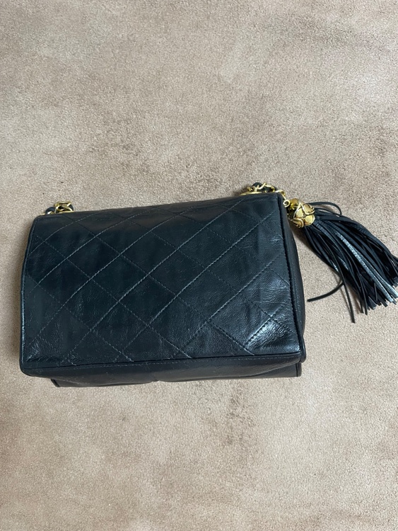 フリンジチェーンショルダー　黒（ブランドバッグ）の商品画像 - 査定依頼日：2026年1月23日 - 最高査定価格：110,500円