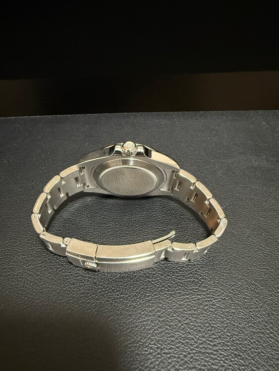 ロレックス エクスプローラー 216570（高級時計）の商品画像 - 査定依頼日：2025年5月28日 - 最高査定価格：1,200,000円