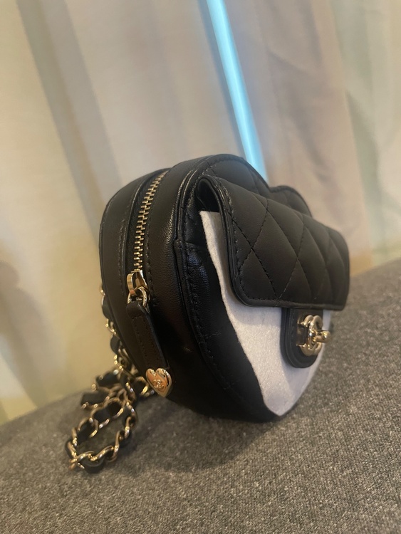 Chanel Heart bag（ブランドバッグ）の商品画像 - 査定依頼日：2026年5月28日 - 最高査定価格：360,000円