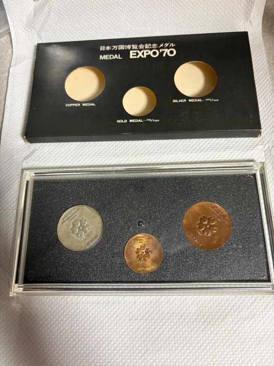 日本万国博覧会記念メダルセット（金・貴金属）の商品画像 - 査定依頼日：2026年6月11日 - 最高査定価格：220,000円