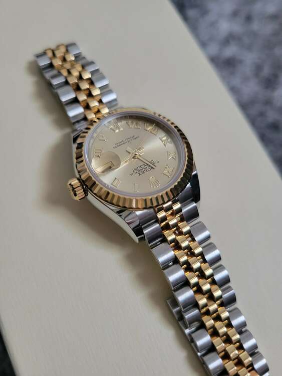 ロレックス デイトジャスト 279173 （高級時計）の商品画像 - 査定依頼日：2025年5月28日 - 最高査定価格：1,600,000円