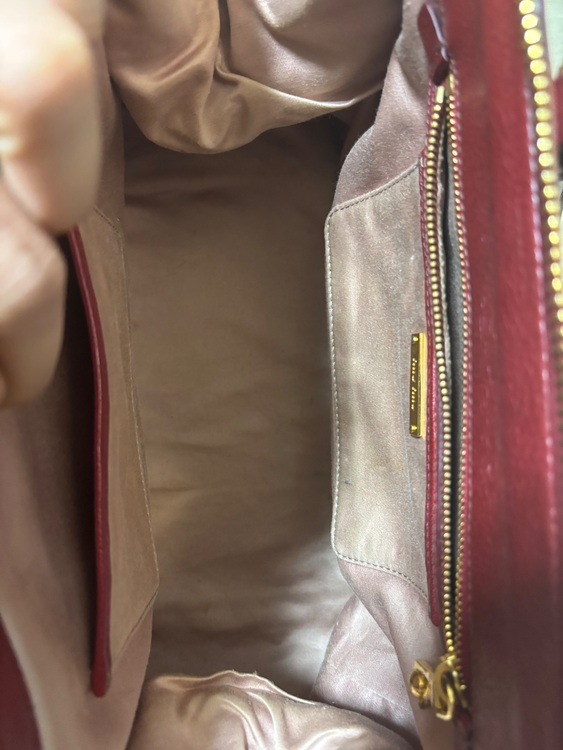 ミュウミュウ  （ブランドバッグ）の商品画像 - 査定依頼日：2025年10月22日 - 最高査定価格：15,000円