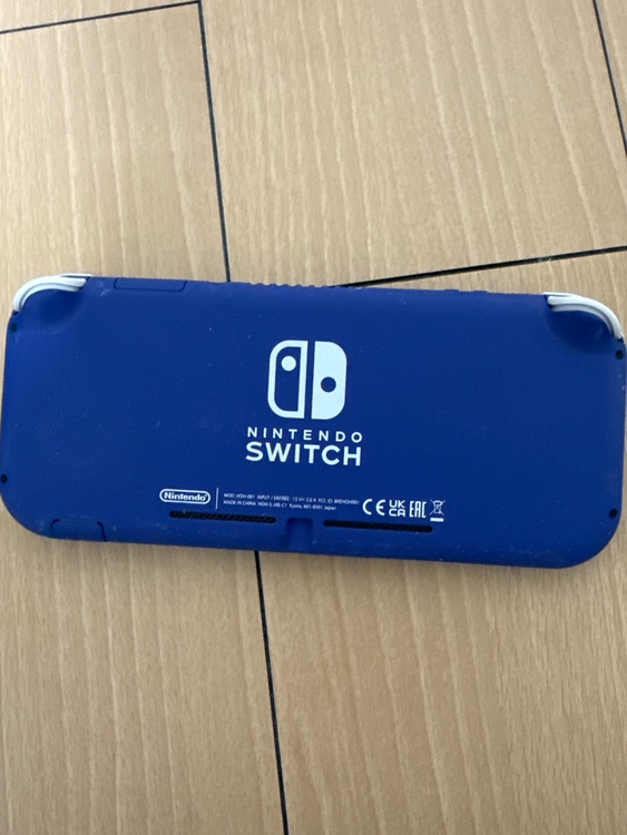 Switch right ブルー（ゲーム機本体・ゲームソフト）の商品画像 - 査定依頼日：2025年11月21日 - 最高査定価格：9,500円