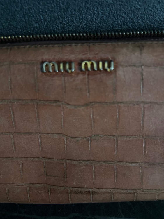 長財布（ブランド財布・小物）の商品画像 - 査定依頼日：2025年11月17日 - 最高査定価格：2,000円