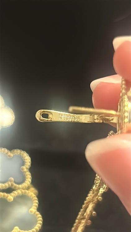 マジック アルハンブラ イヤリング、3モチーフ（金・貴金属）の商品画像 - 査定依頼日：2026年3月30日 - 最高査定価格：1,000,000円