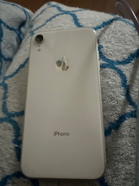 iPhoneXR 128GB au（スマホ）の商品画像 - 査定依頼日：2026年3月23日 - 最高査定価格：14,000円