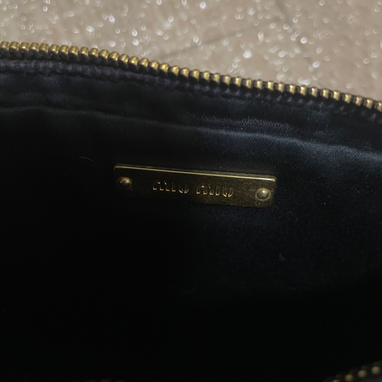 ミュウミュウ  （ブランドバッグ）の商品画像 - 査定依頼日：2026年3月16日 - 最高査定価格：70,000円