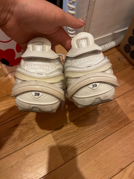 バレンシアガ  （ブランドバッグ）の商品画像 - 査定依頼日：2025年6月2日 - 最高査定価格：20,000円