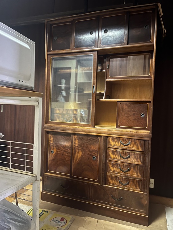 江戸指物の渡邊松太郎氏作の茶箪笥です。高さ158cm幅90cm奥行34cmです。（家具・寝具）の商品画像 - 査定依頼日：2025年10月20日 - 最高査定価格：5,000円