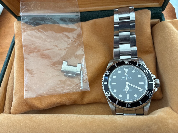 ロレックス サブマリーナー 14060 W83795（高級時計）の商品画像 - 査定依頼日：2026年3月10日 - 最高査定価格：1,470,000円