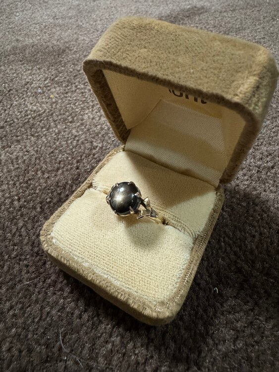 ブラックスターサファイヤ　18kリング（宝石）の商品画像 - 査定依頼日：2025年5月29日