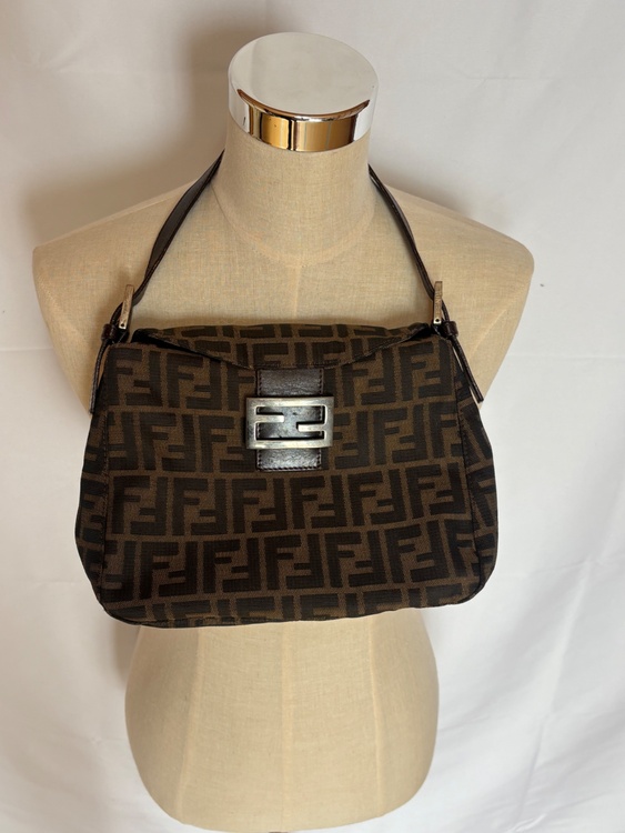 フェンディ  （ブランドバッグ）の商品画像 - 査定依頼日：2026年3月1日 - 最高査定価格：85,000円