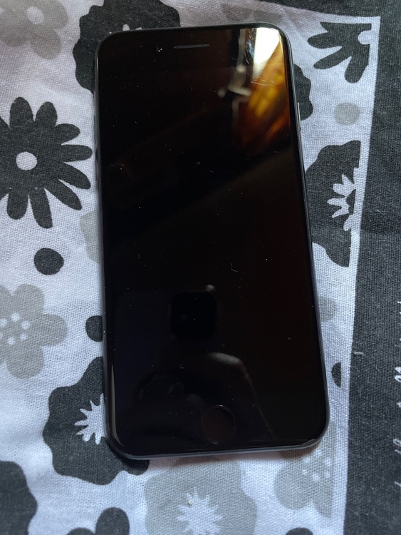 iPhone iPhone8 64GB SIMフリー（スマホ）の商品画像 - 査定依頼日：2026年8月20日 - 最高査定価格：4,500円