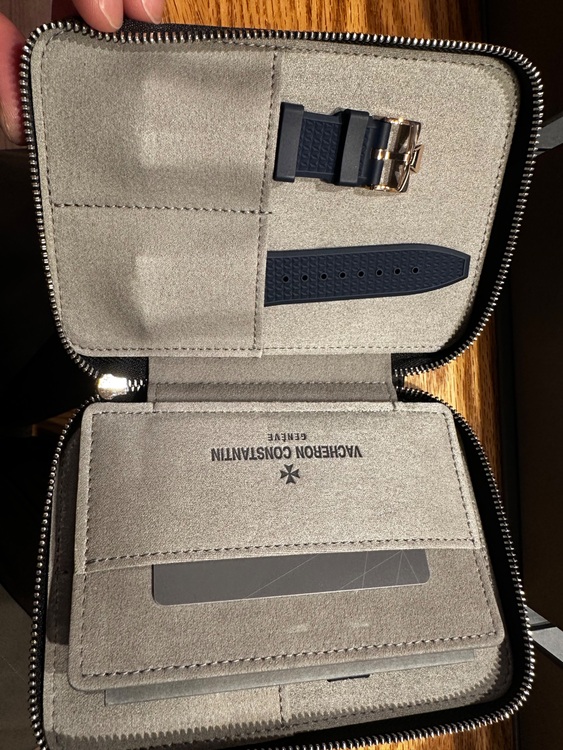 ヴァシュロン コンスタンタン オーヴァーシーズ 木 X45RV/210R-B705 （高級時計）の商品画像 - 査定依頼日：2025年11月17日 - 最高査定価格：8,000,000円