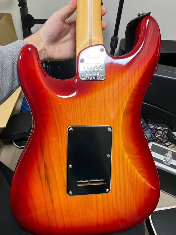 Fender american ultra luxe SSS（ピアノ・楽器・PA機材）の商品画像 - 査定依頼日：2025年12月12日 - 最高査定価格：200,000円