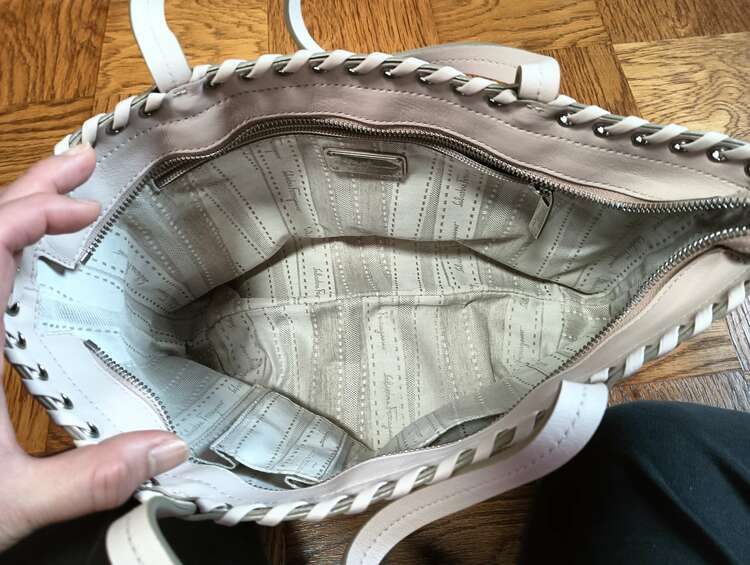 フェラガモ  （ブランドバッグ）の商品画像 - 査定依頼日：2025年4月23日 - 最高査定価格：7,000円