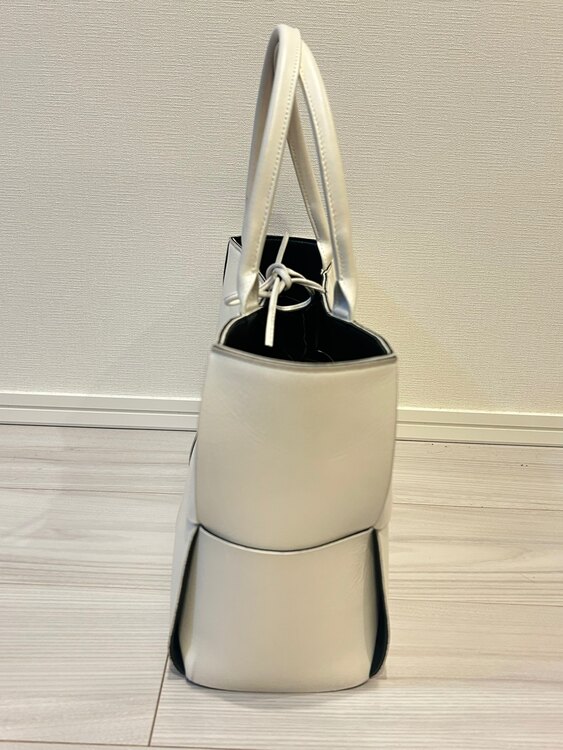 ボッテガ・ヴェネタ  （ブランドバッグ）の商品画像 - 査定依頼日：2025年4月7日 - 最高査定価格：138,000円