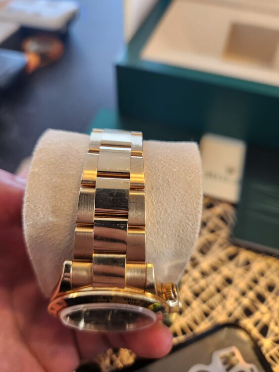 ロレックス デイトナ 116505（高級時計）の商品画像 - 査定依頼日：2025年10月7日 - 最高査定価格：10,000,000円