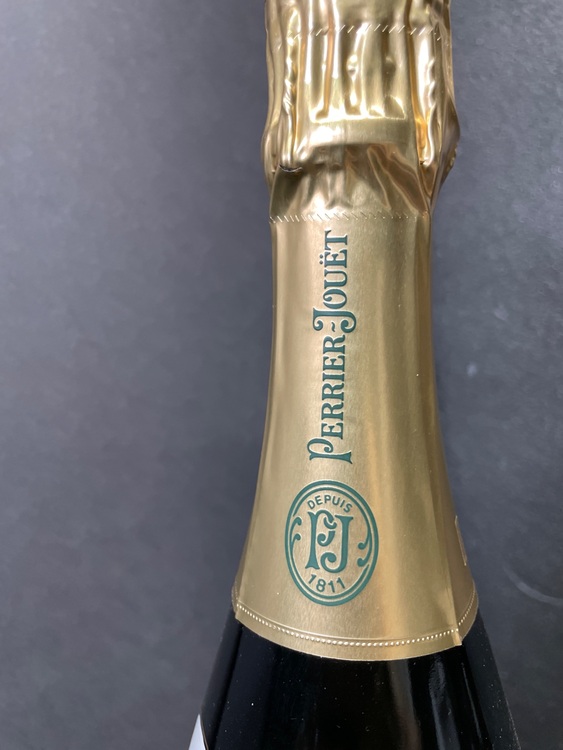 ペリエジュエベルエポック　並行（お酒）の商品画像 - 査定依頼日：2025年9月18日 - 最高査定価格：18,000円