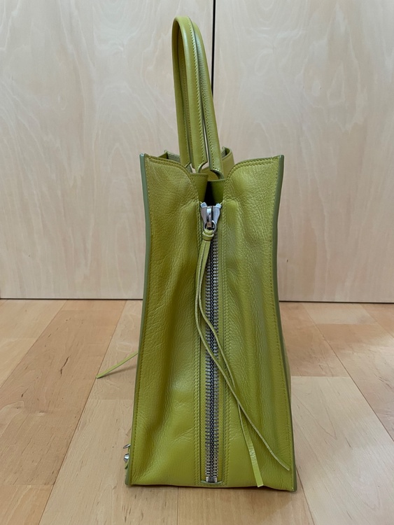 ジップアラウンド　A4   イエロー（古着・ファッション）の商品画像 - 査定依頼日：2026年3月23日 - 最高査定価格：43,000円