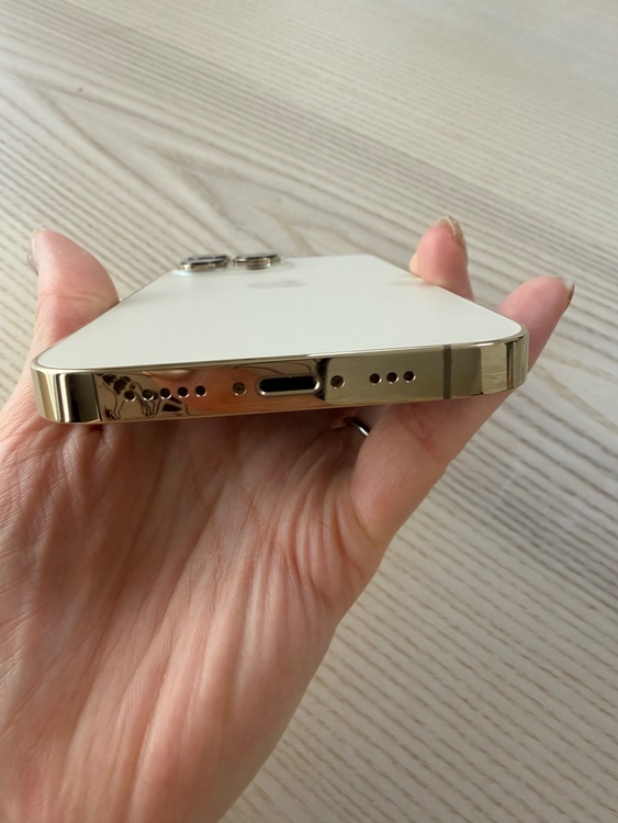 iphone13pro 128GB ゴールド（スマホ）の商品画像 - 査定依頼日：2026年3月22日 - 最高査定価格：46,000円