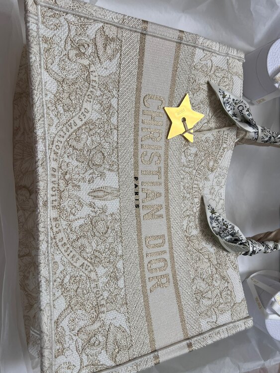 ディオール  （ブランドバッグ）の商品画像 - 査定依頼日：2025年3月13日 - 最高査定価格：230,000円