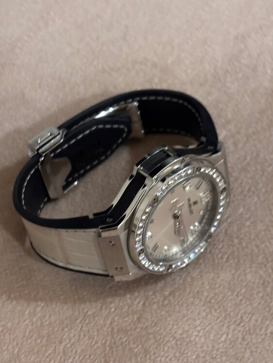 ウブロ ビックバン 361.SX.4310.LR.1204.JPN18（高級時計）の商品画像 - 査定依頼日：2025年4月10日 - 最高査定価格：750,000円