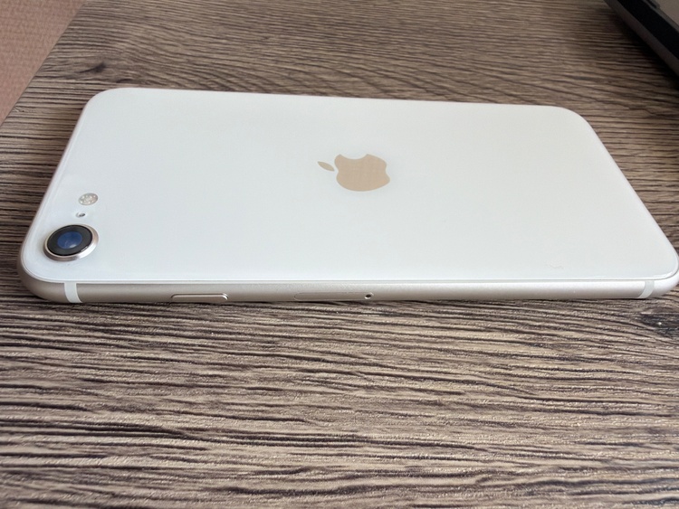 iPhoneSE（第3世代）64GB（スマホ）の商品画像 - 査定依頼日：2026年9月6日 - 最高査定価格：18,000円