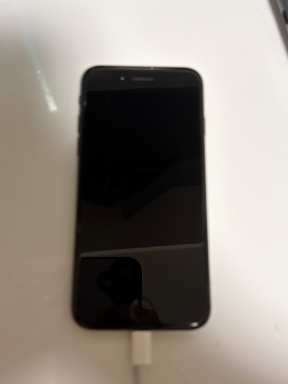 iPhone iPhone SE (第 2 世代) 128GB au（スマホ）の商品画像 - 査定依頼日：2026年9月18日 - 最高査定価格：9,000円