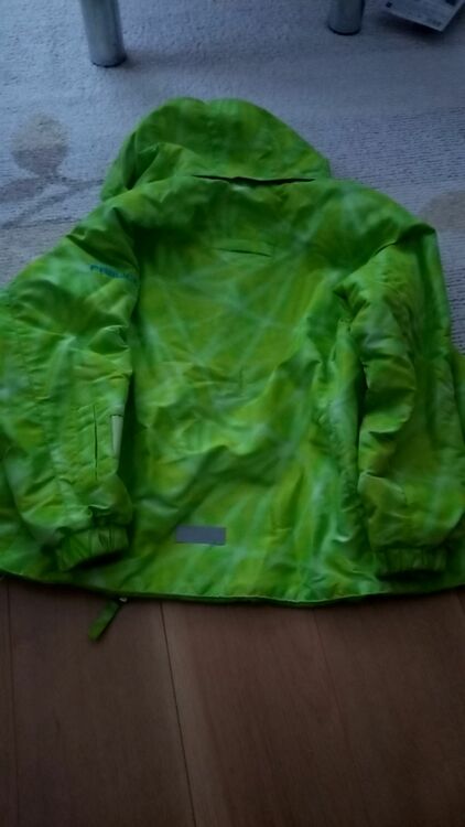 スキーウェア　140cm（その他のスポーツ用品）の商品画像 - 査定依頼日：2025年11月2日 - 最高査定価格：2,000円