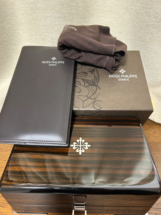 パテックフィリップ カラトラバ 5127J-00（高級時計）の商品画像 - 査定依頼日：2025年12月1日 - 最高査定価格：3,000,000円