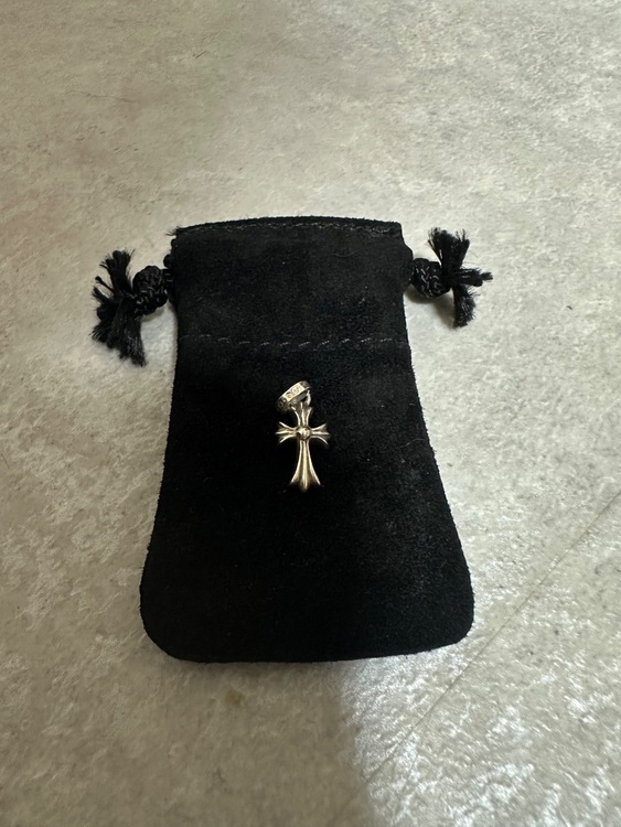 CHクロスベビーファットチャームwithパヴェブラックダイヤモンド（金・貴金属）の商品画像 - 査定依頼日：2025年7月17日 - 最高査定価格：200,000円