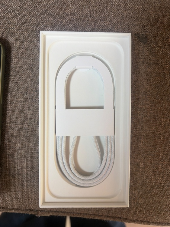 iPhone 17 512GB au（スマホ）の商品画像 - 査定依頼日：2026年5月2日 - 最高査定価格：100,000円